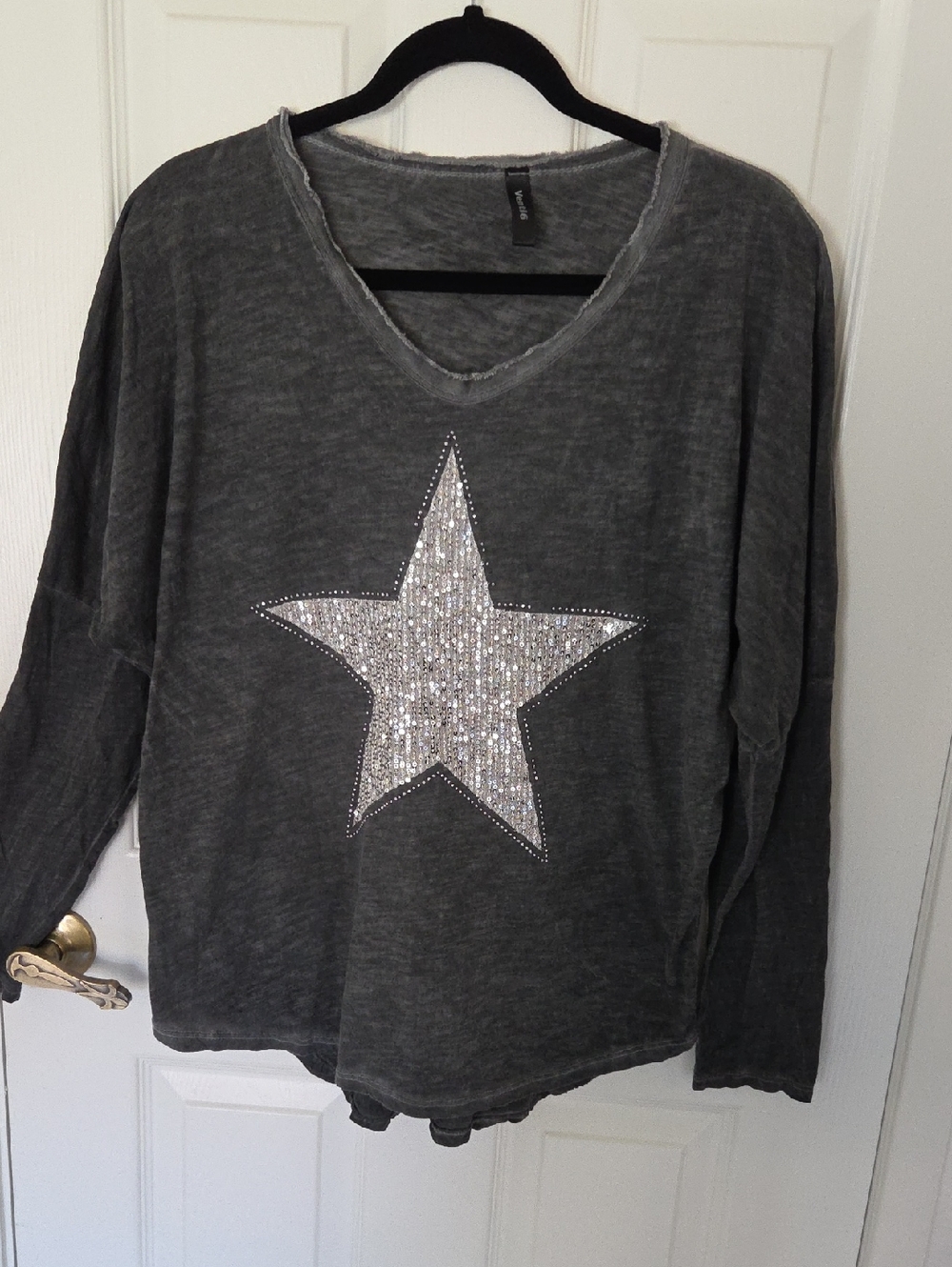 Sequin Star V-Neck Long Sleeve Tee - Gray